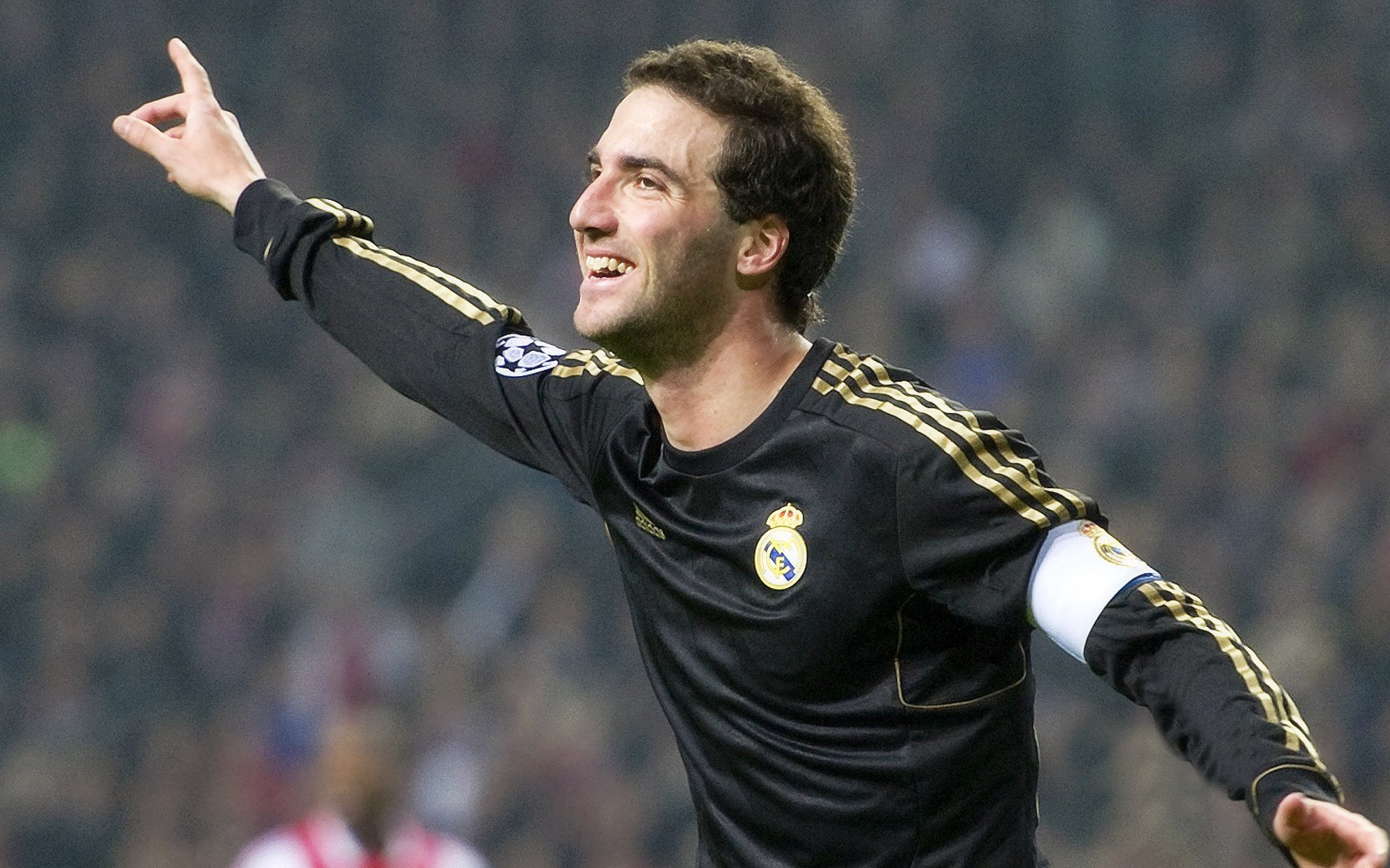 当宿敌之战迎来局外人，哈利伯顿的三双，为何让德州内战变了味道？